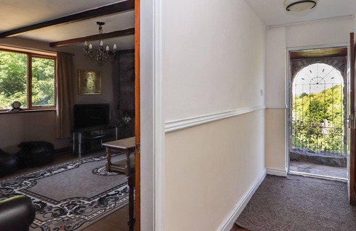 Caergwrle House | LORIEN, pet friendly, character holiday cottage in Caergwrle