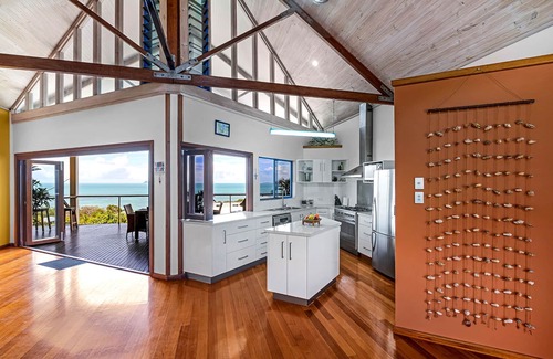 Hideaway Bay House | Lorikeet Lodge-Private Tropical Hideaway-Panoramic views-Pool and mtrs to beach