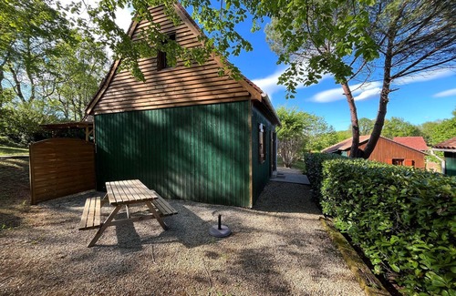 Saint-Avit-Senieur Ski Chalet | Loriot, Wooden cottage at Hameau Des Laurières