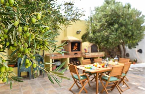 Ingenio Villa | Los Algodones Cottage with Pool by VillaGranCanaria