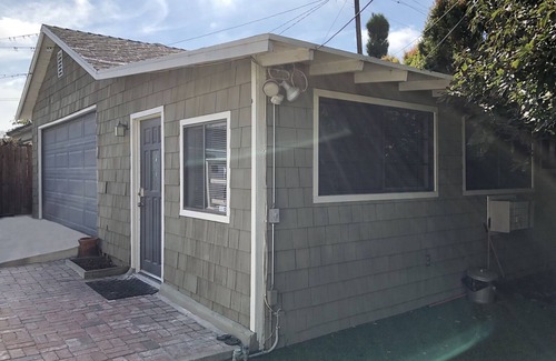 Westchester House | Los Angeles. Comfortable, clean Guest House just north of LAX