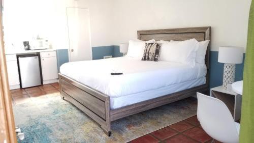 Imperial Beach Hotel | Los Bungalows