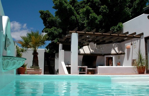 Costa Teguise Villa | Los Helechos, Charming villa, pool with hydromassage and a large covered terrace