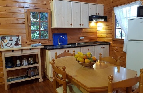 Alojera Cabin | Los Palmeros: Charming Rural Cottage with Sea Views and Air Conditioning