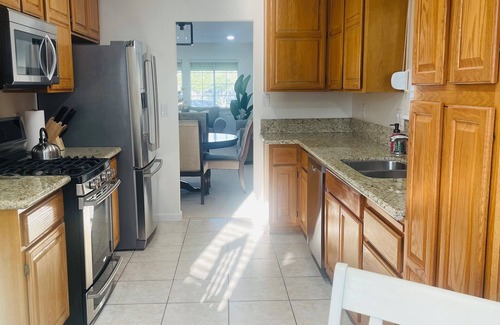 Las Vegas House | Los Pinos RetreatnAmazing home with private sparkling pool and in ground jacuzzi