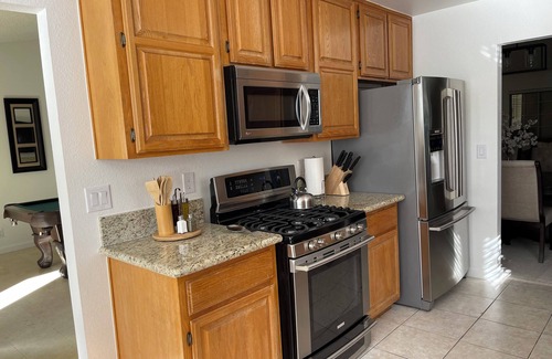 Las Vegas House | Los Pinos RetreatnAmazing home with private sparkling pool and in ground jacuzzi