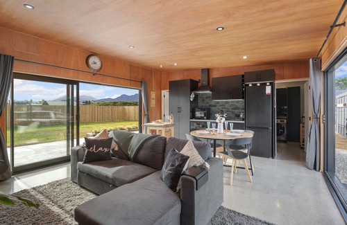 Lake Hawea House | Lost Burn Beauty - Lake Hawea Holiday Home