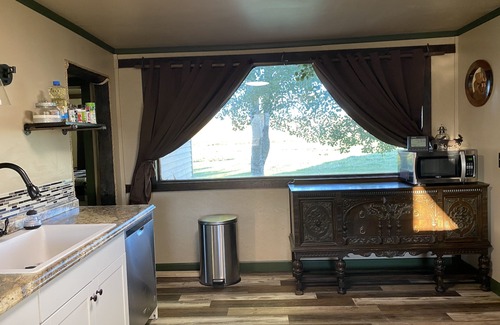Parshall House | Lost Cabin - Horses and Pets Welcome!