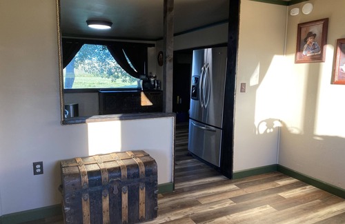 Parshall House | Lost Cabin - Horses and Pets Welcome!