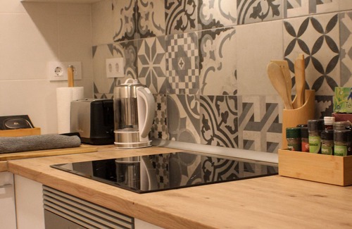 Sant Marti Apartment | Lost Garden NEW! Special Monthly Rental 4BR 2BTH