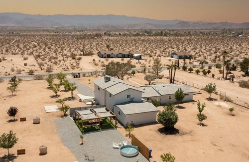 Joshua Tree House | Lost Horse by AvantStay Desert Oasis w Mini Pool, Outdoor Entertainers Area & Huge Game Room