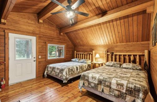 Grantsdale House | Lost Horse Lodge Double Queen Cabin 20