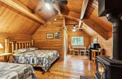 Grantsdale House | Lost Horse Lodge Double Queen Cabin 20