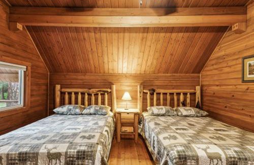 Grantsdale House | Lost Horse Lodge Double Queen Cabin 20