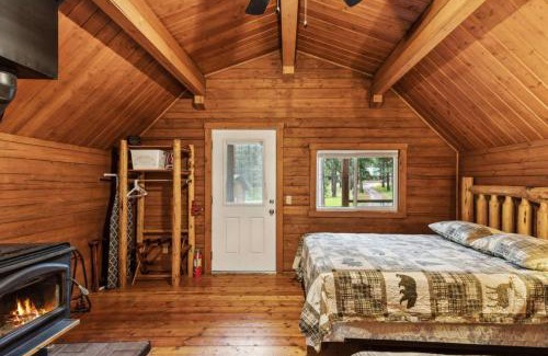 Grantsdale House | Lost Horse Lodge Double Queen Cabin 14