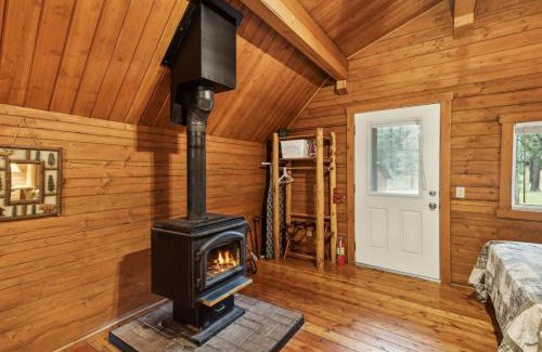 Grantsdale House | Lost Horse Lodge Double Queen Cabin 13