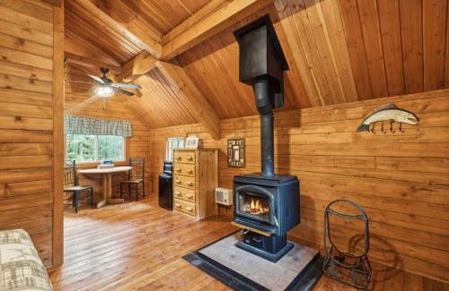 Grantsdale House | Lost Horse Lodge King Cabin 9