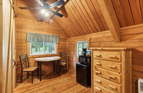 Grantsdale Cabin | Lost Horse Lodge