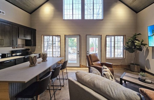 Okoboji Apartment | Lost in Boji Cottage off West Lake Okoboji
