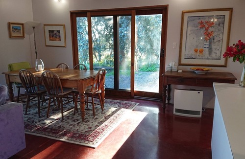 Blewitt Springs Cottage | Lost in the Vines. Vineyard Escape.