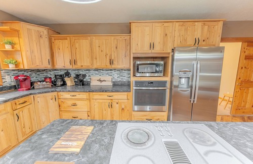 Munising House | Lost in the Woods- Sleeps 10, ATV-friendly roads, and a fire pit.