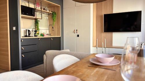 Voltaire - Saint Amour Apartment | Lost inn Lyon Part dieu -Entre centre ville et gare part dieu -Netflix