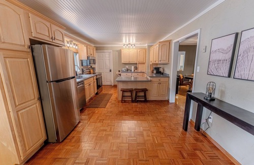 Wetmore House | Lost Lake Lodge: Newly Renovated! Pictured Rocks nearby!