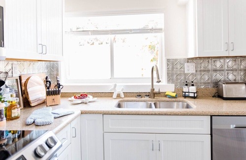 Englewood House | "Lost Loon" Oceanfront Cottage by Roxy Rentals