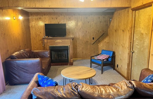 Northeast Michigan Cabin | Lost Pines Lodge - Uncle Sam - Cabin 1 - Pet Friendly