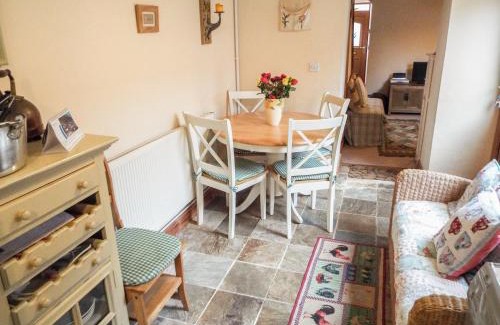 Ammanford House | Lothlorien Cottage