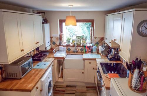 Ammanford House | Lothlorien Cottage