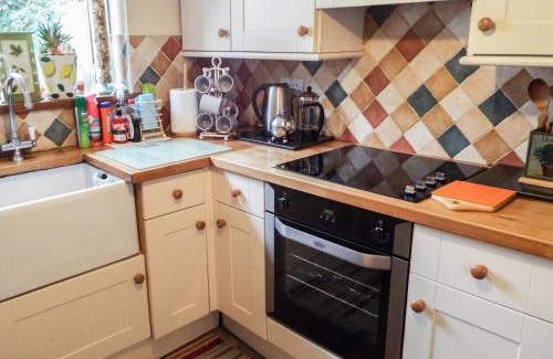 Ammanford House | Lothlorien Cottage