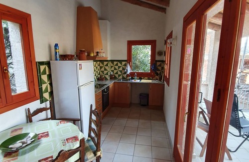 Torroja del Priorat Apartment | Lots of light and space, workstation with fiber optics and great views