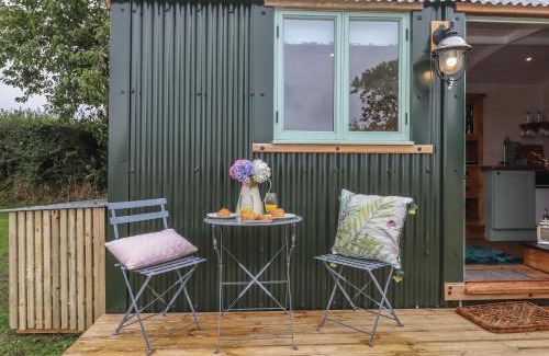 Sticklepath House | Lottie's Hut