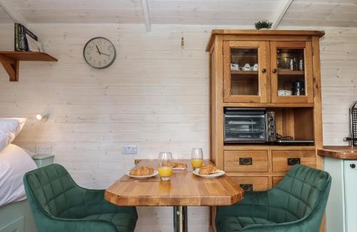 Sticklepath House | Lottie's Hut
