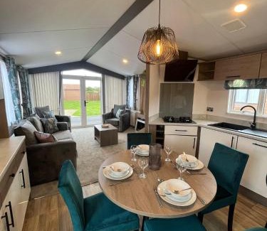 Malton Cabin | Lottie's Lodge With Hot Tub