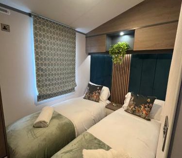 Malton Cabin | Lottie's Lodge With Hot Tub