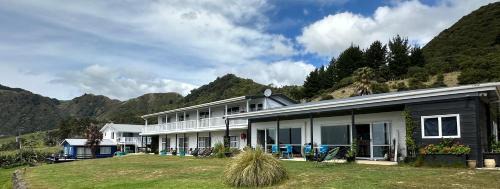 Potaka Hotel | Lottin Point Motel