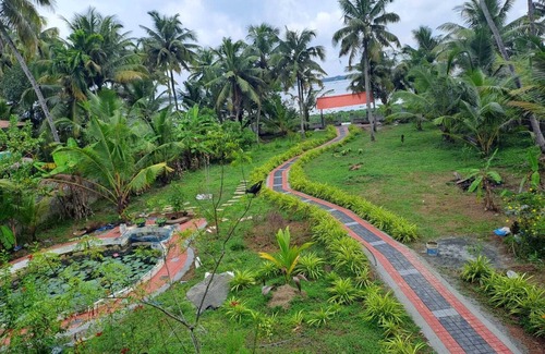 Cherthala House | LOTUS LAKE RETREAT - ROMANTIC HOME STAY IN BACKWATERS