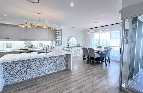 Mango Hill Apartment | `Lotus` Spacious 4BR Home in Mango Hill | Sleeps 8