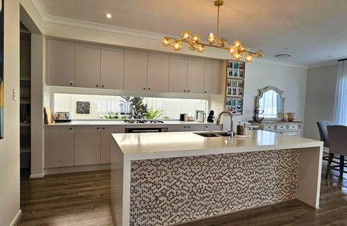 Mango Hill Apartment | `Lotus` Spacious 4BR Home in Mango Hill | Sleeps 8