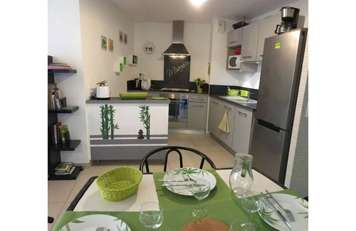 Sanary-sur-Mer Apartment | LOU BAMBOU *. PMR access. Terrace. GARDEN. Parking. All on foot
