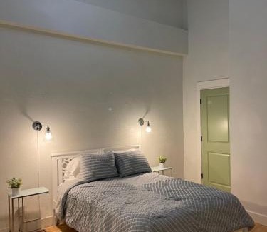 West Main Historic District Apartment | Lou-City Penthouse Suite! Savor Life with Hollyhock