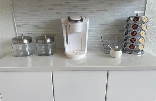 West Main Historic District Apartment | Lou-City Penthouse Suite! Savor Life with Hollyhock