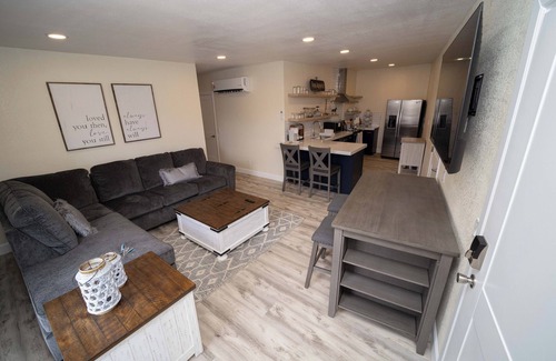 Globe Apartment | Lou Lou's Cozy Corner. Cool apartment with cold AC in charming Globe.