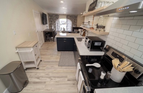 Globe Apartment | Lou Lou's Cozy Corner. Cool apartment with cold AC in charming Globe.