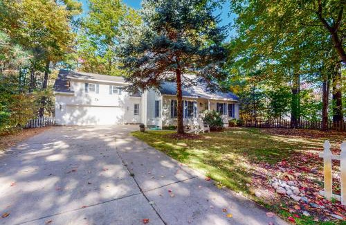 Glen Arbor House | Lou n' Lil's