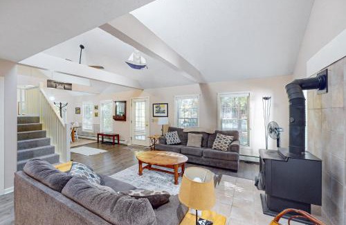 Glen Arbor House | Lou n' Lil's