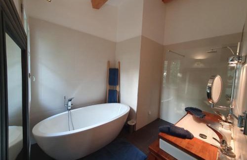 Est House | Lou Pantai, House, 5 bedrooms, 8 people, Pool, Large garden, 4km from AIX EN PROVENCE