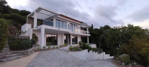 La Croix-Valmer House | Lou Roucaou